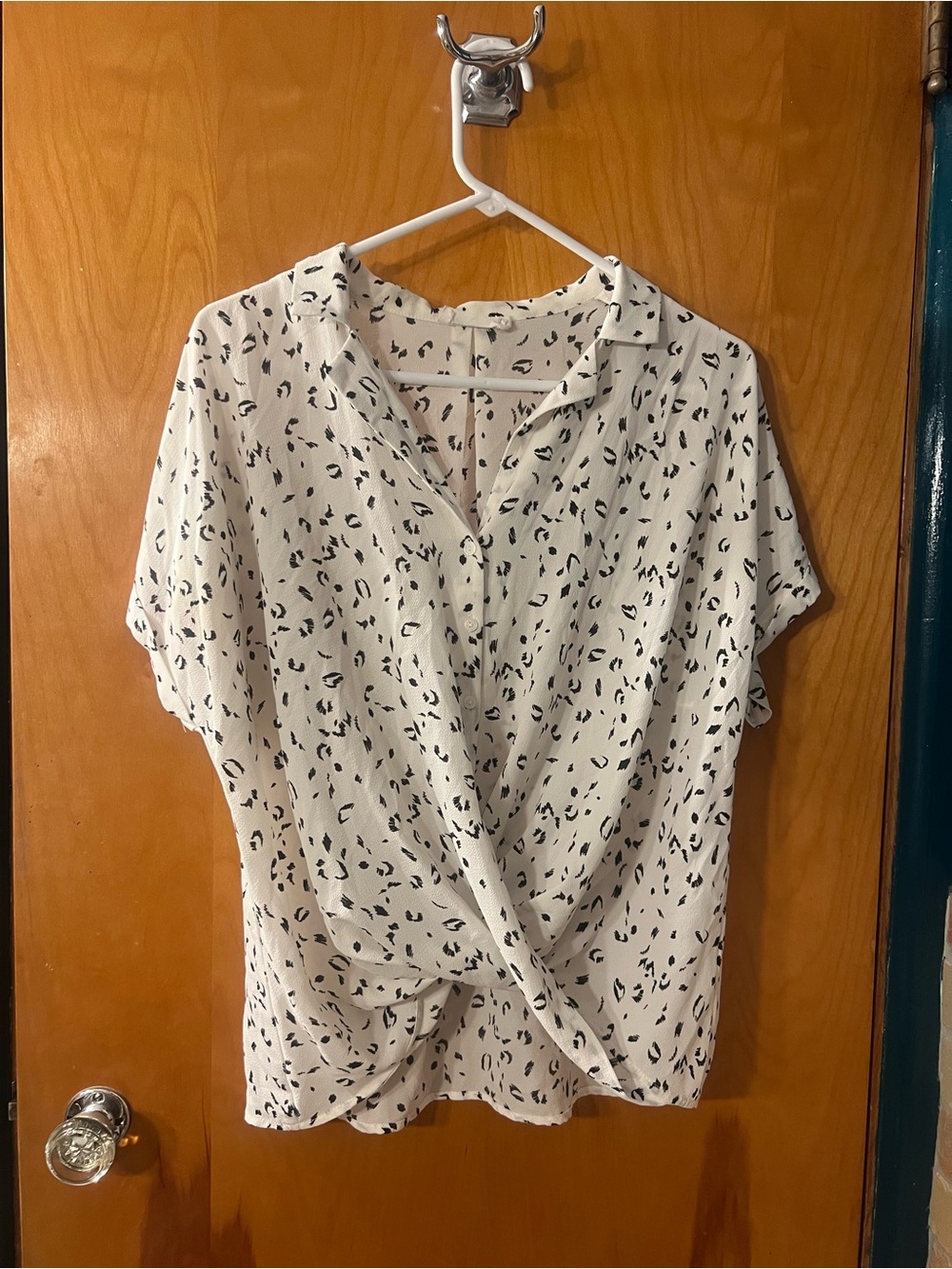 All in Favor White Short-Sleeve Twist-Front Printed Blouse